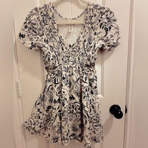 55% cotton,30% viscose,15% flax! A beautiful sun dress, color cream white, black